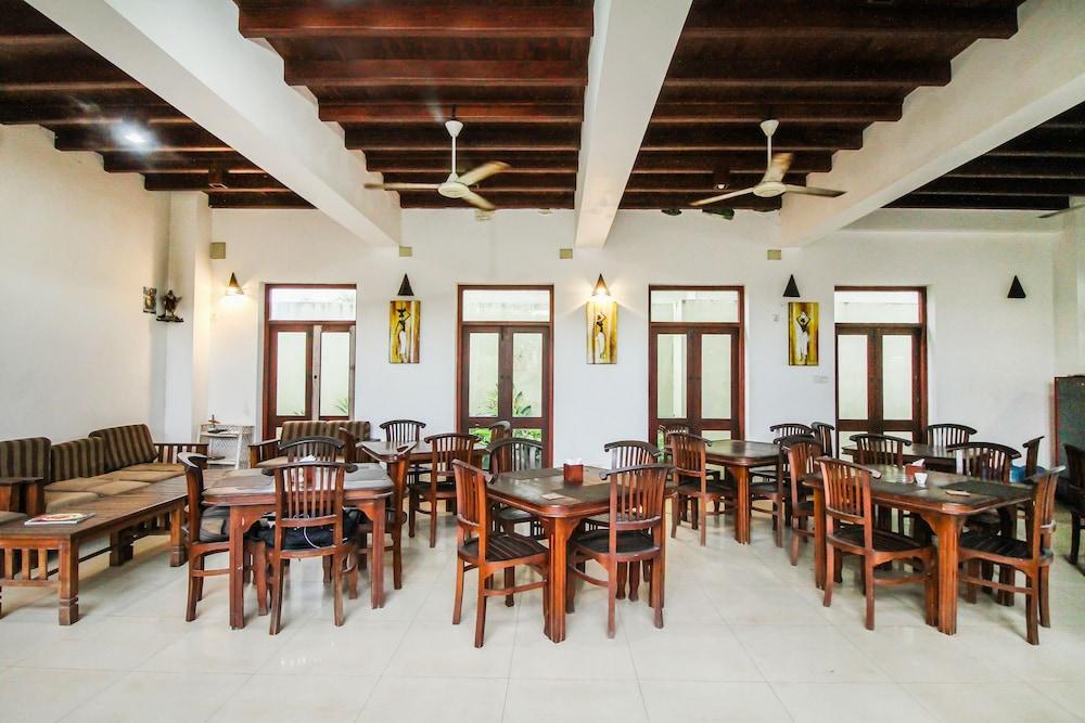 Ceylonica Beach Hotel เนกอมโบ ภายนอก รูปภาพ