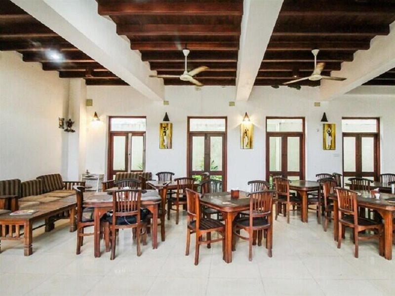 Ceylonica Beach Hotel เนกอมโบ ภายนอก รูปภาพ